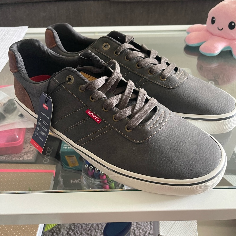 Levi Sneakers